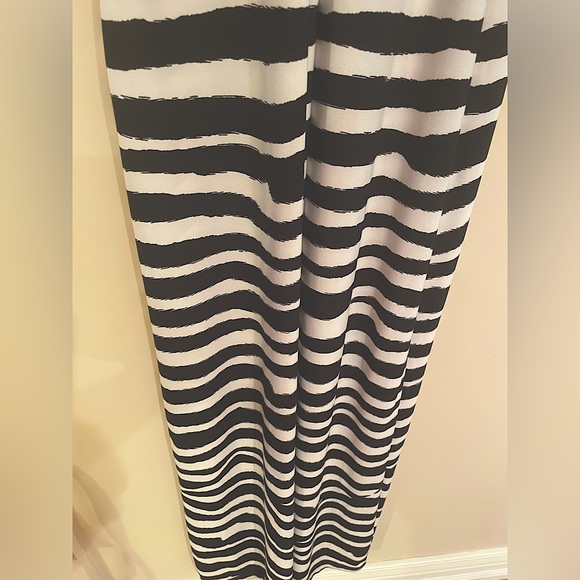 Calvin Klein sleeveless maxi dress. - Picture 9 of 10